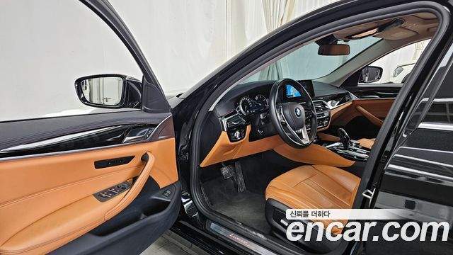 BMW 5-Series 2018 — photo 10