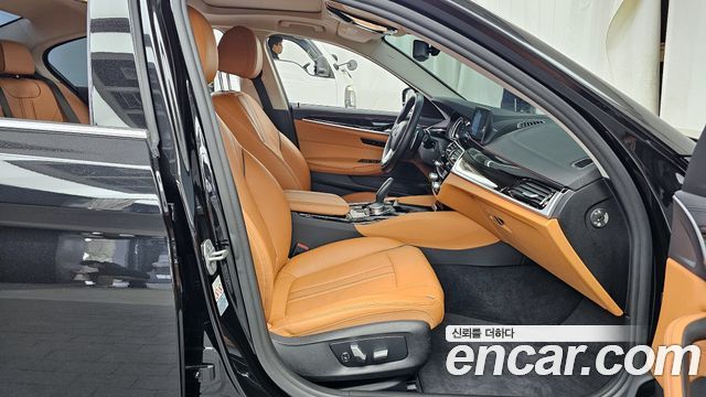 BMW 5-Series 2018 — photo 11
