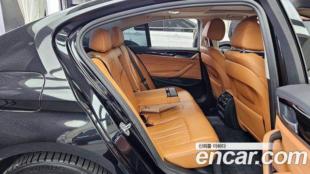 BMW 5-Series 2018 — photo 12