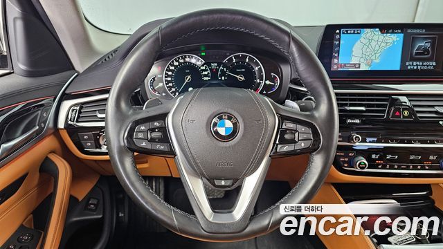 BMW 5-Series 2018 — photo 13