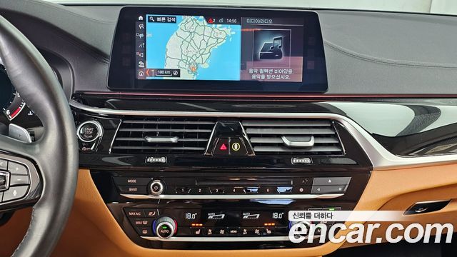 BMW 5-Series 2018 — photo 14