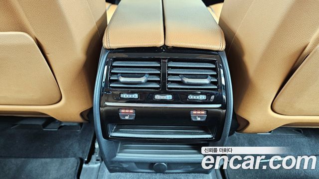 BMW 5-Series 2018 — photo 18