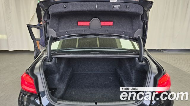 BMW 5-Series 2018 — photo 20