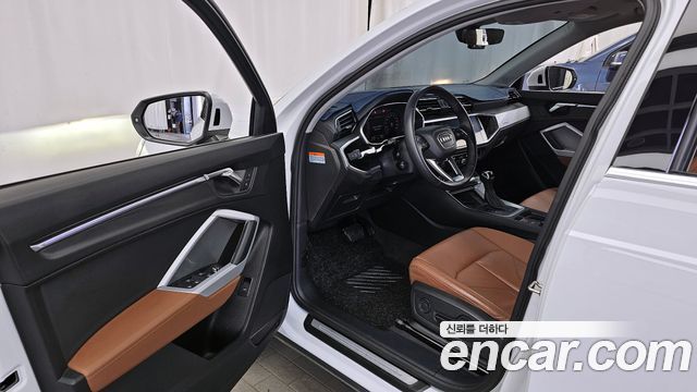 Audi Q3 2023 — photo 10
