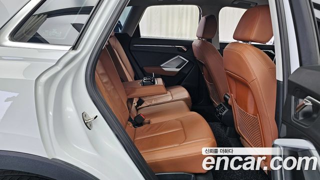 Audi Q3 2023 — photo 12