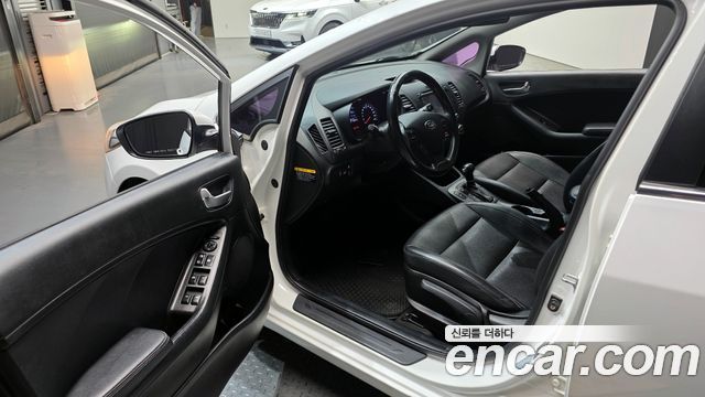 Kia K3 2015 — photo 10