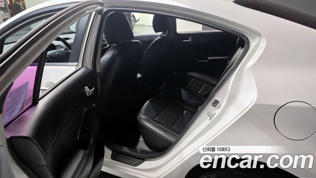 Kia K3 2015 — photo 11