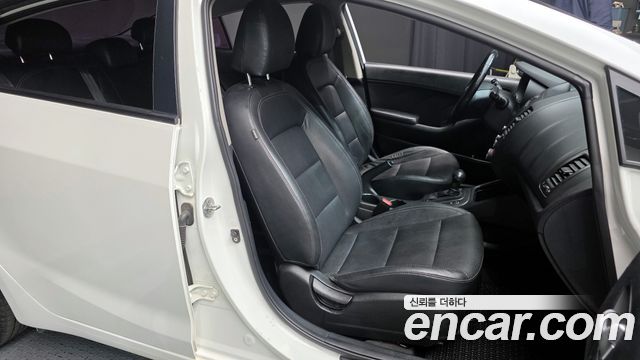 Kia K3 2015 — photo 12