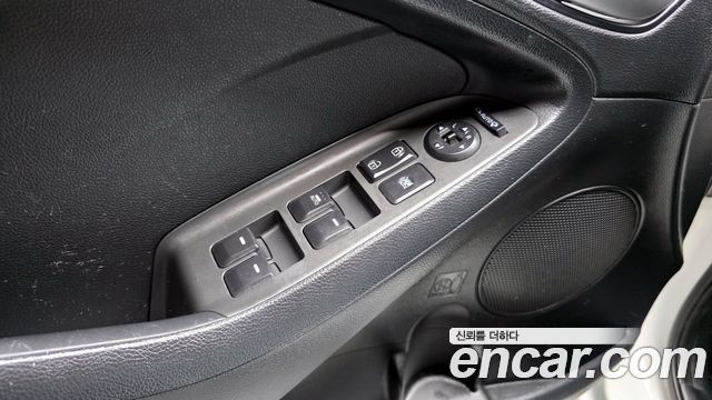 Kia K3 2015 — photo 14