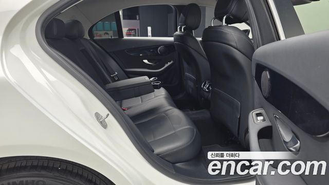 Mercedes-Benz C-Class 2020 — photo 12