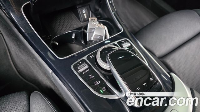 Mercedes-Benz C-Class 2020 — photo 17
