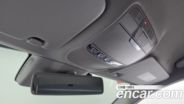 Mercedes-Benz C-Class 2020 — photo 18