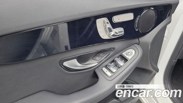 Mercedes-Benz C-Class 2020 — photo 19