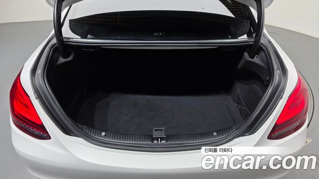 Mercedes-Benz C-Class 2020 — photo 20