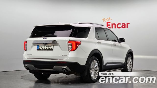 Ford Explorer 2022 — photo 2