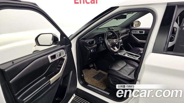 Ford Explorer 2022 — photo 10