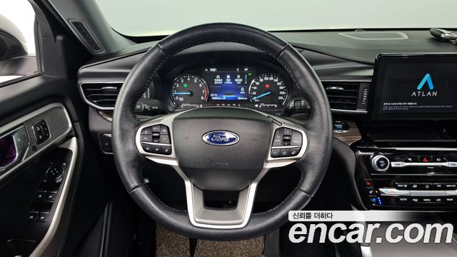 Ford Explorer 2022 — photo 13