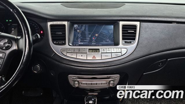 Hyundai Genesis 2013 — photo 14