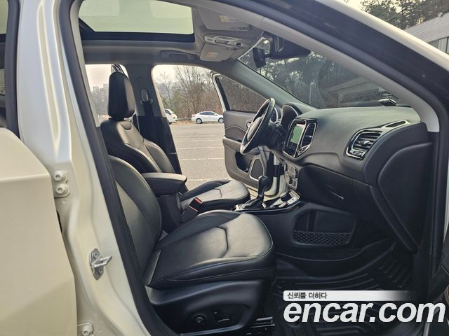 Jeep Compass 2019 — photo 11