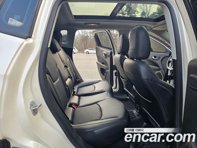 Jeep Compass 2019 — photo 12