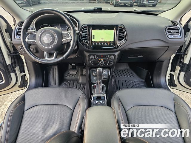 Jeep Compass 2019 — photo 14