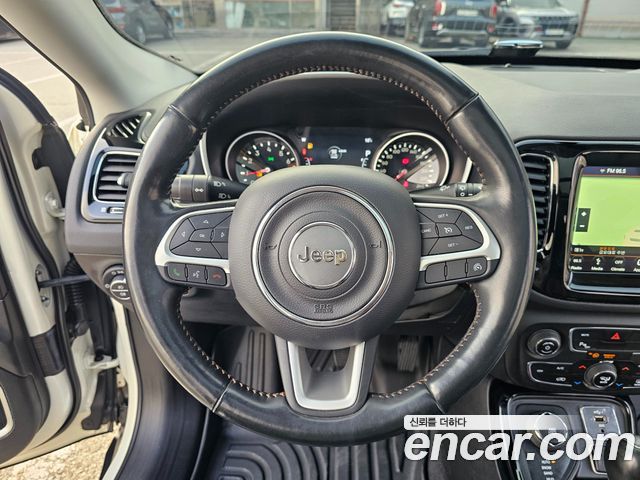 Jeep Compass 2019 — photo 16