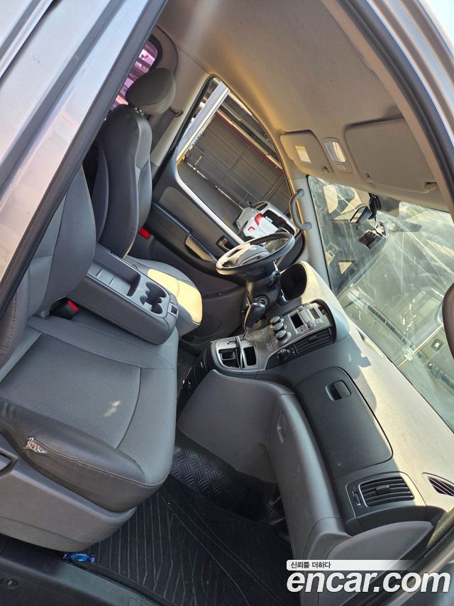 Hyundai Starex 2011 — photo 9