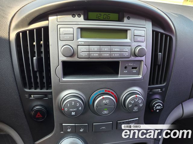 Hyundai Starex 2011 — photo 17