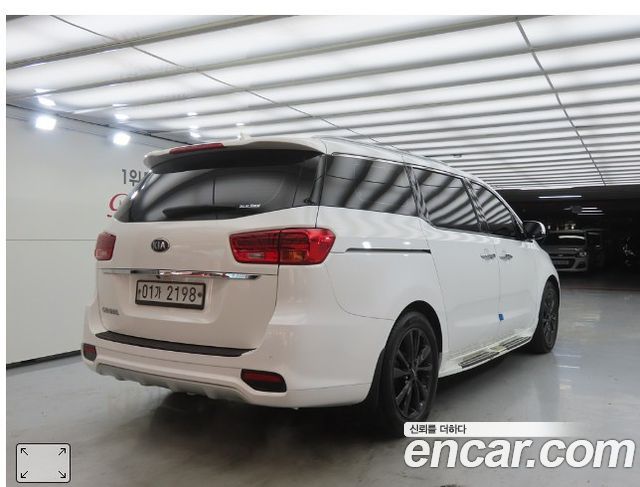 Kia Canival 2019 — photo 2