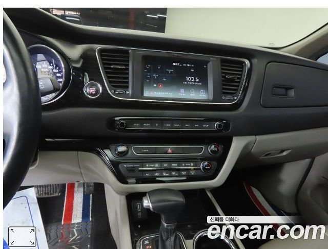 Kia Canival 2019 — photo 14