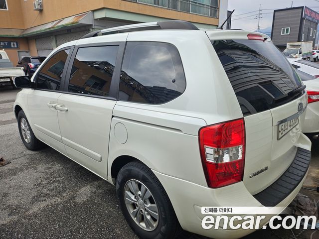 Kia Canival 2010 — photo 4