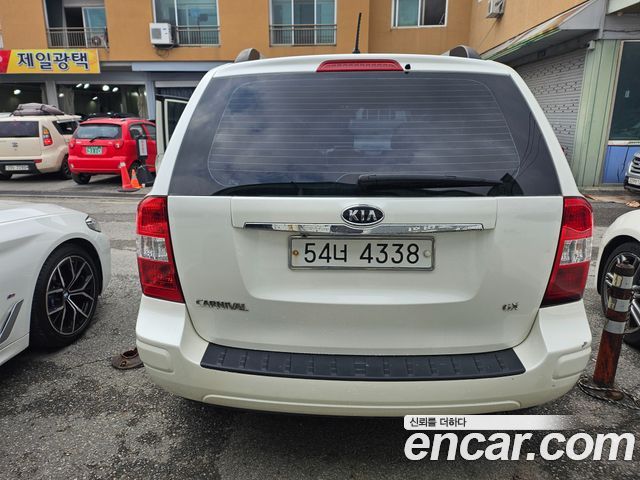 Kia Canival 2010 — photo 6
