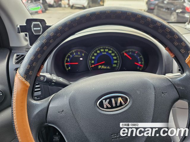 Kia Canival 2010 — photo 8