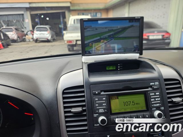 Kia Canival 2010 — photo 10