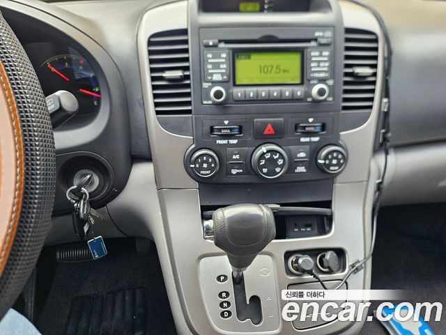 Kia Canival 2010 — photo 12