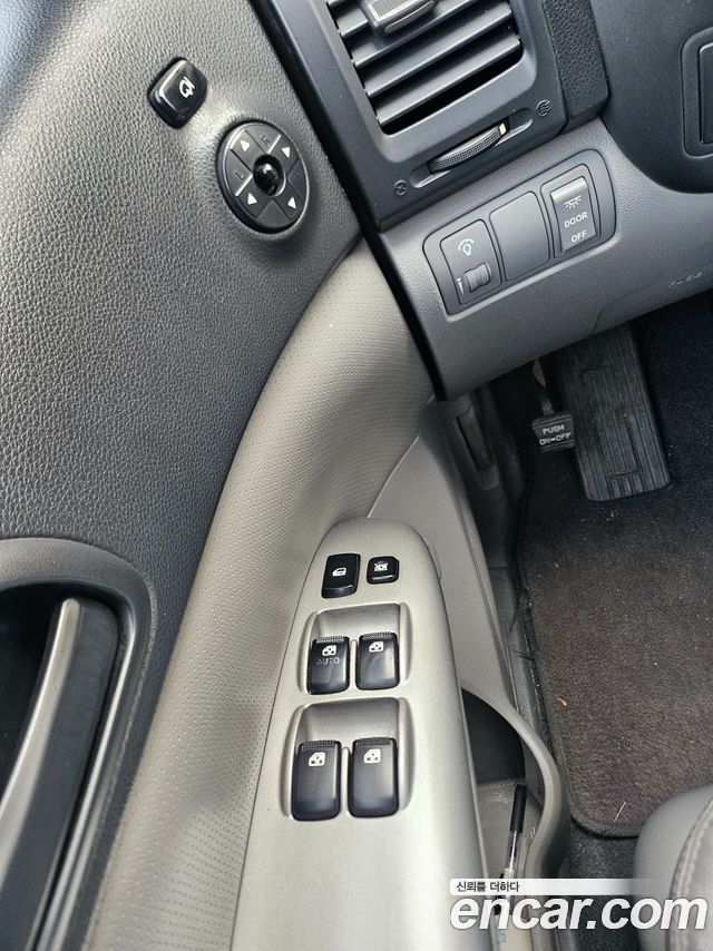 Kia Canival 2010 — photo 13