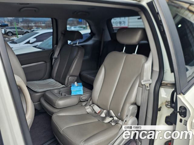 Kia Canival 2010 — photo 15