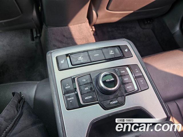 Genesis G80 2017 — photo 19