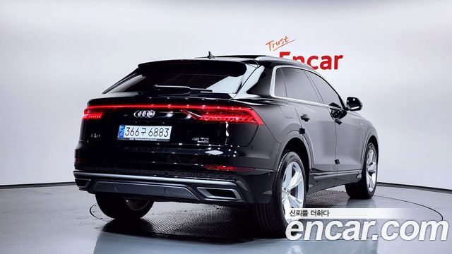 Audi Q8 2023 — photo 2