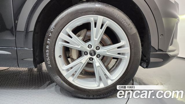 Audi Q8 2023 — photo 5