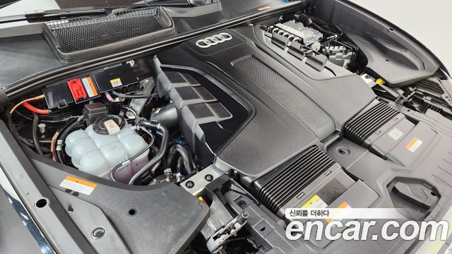 Audi Q8 2023 — photo 6