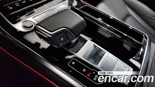 Audi Q8 2023 — photo 9