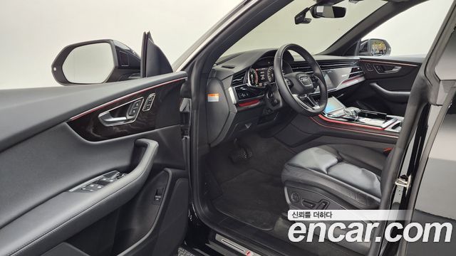 Audi Q8 2023 — photo 10