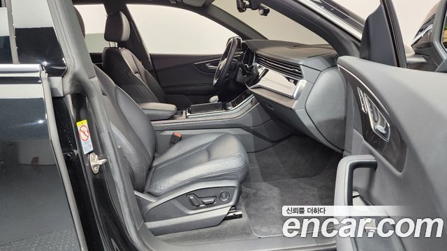 Audi Q8 2023 — photo 11