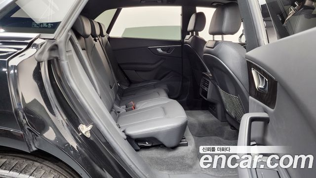 Audi Q8 2023 — photo 12