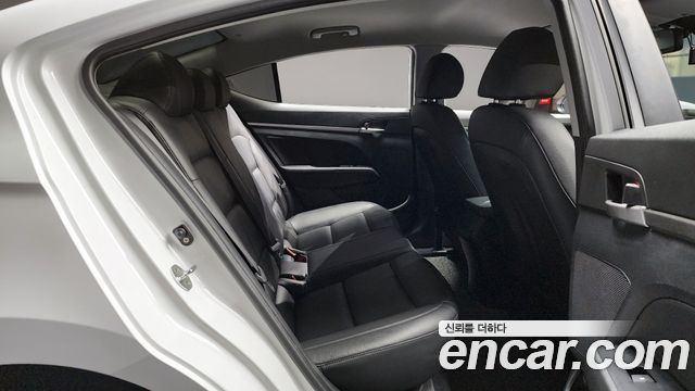 Hyundai AVANTE 2019 — photo 12