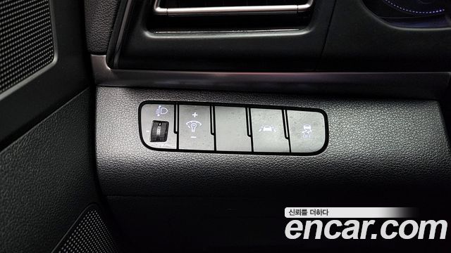 Hyundai AVANTE 2019 — photo 17