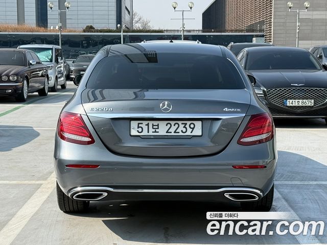Mercedes-Benz E-Class 2017 — photo 4