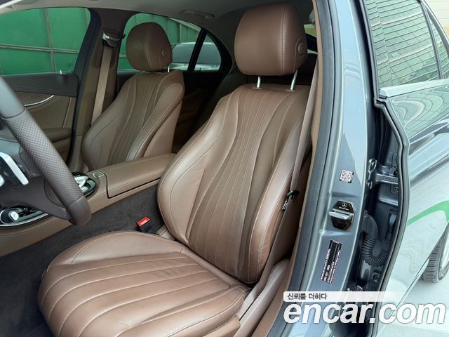 Mercedes-Benz E-Class 2017 — photo 11