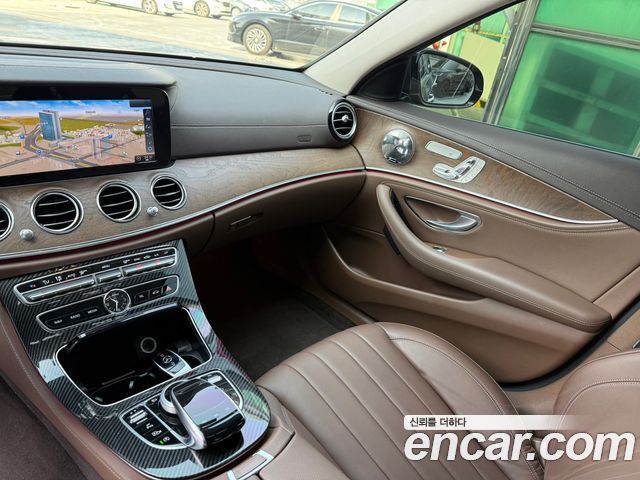 Mercedes-Benz E-Class 2017 — photo 13